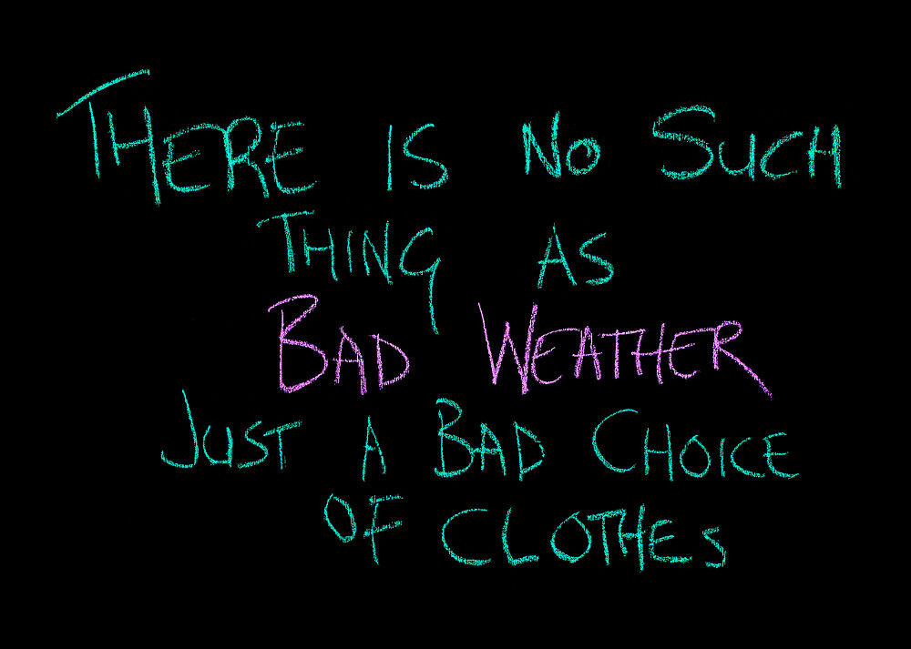 Schwarzes Bild mit der Aufschrift: There is no such thing as bad weather, just a bad choice of clothes